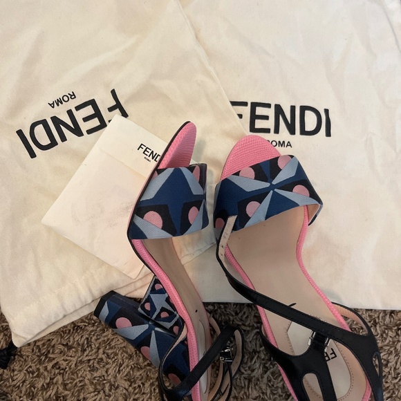 Fendi sandals - Picture 1 of 3